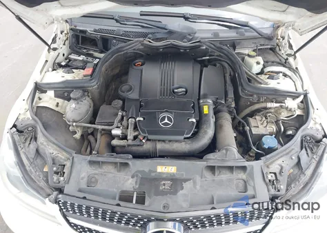 2012 Mercedes-Benz C 250 z USA, uszkodzony, nr VIN WDDGJ4HB6CF776732